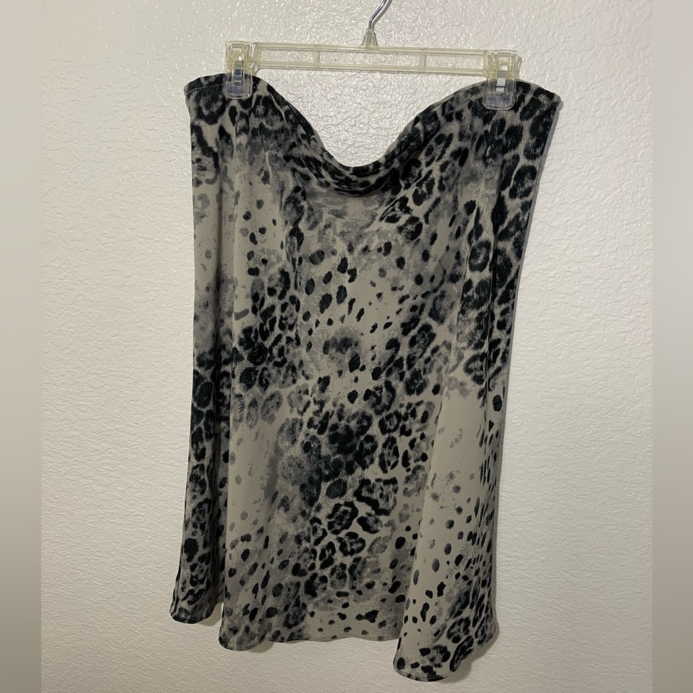 New York & Co Gray Leopard Skirt Size L